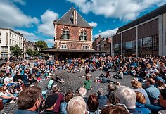 Gatvės teatro festivalis SPOT: kvapą gniaužiantys akrobatiniai triukai ir menas netikėtose erdvėse