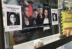 Vilniaus centre – filmo „Čia buvo Saša“ plakatai