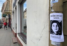 Vilniaus centre – filmo „Čia buvo Saša“ plakatai