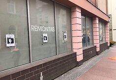 Vilniaus centre – filmo „Čia buvo Saša“ plakatai