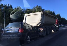 Lengvojo automobilio ir sunkvežimio avarija Vilniuje, Savanorių pr.