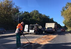 Lengvojo automobilio ir sunkvežimio avarija Vilniuje, Savanorių pr.