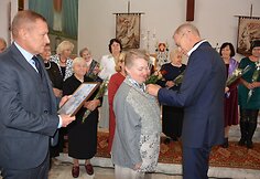 „Sidabrinės bitės“ meras sega SIDABRINĘ BITĘ Rūtai Indrašiūtei