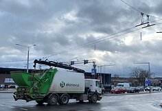 Vilniuje, Žemaitės ir Naugarduko gatvių sankryžoje, &scaron;iuk&scaron;liavežis nutraukė troleibusų kontaktinį tinklą