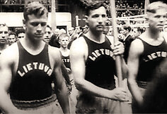 XV SSRS bokso čempionato atidarymas. Žygiuoja Lietuvos SSR komanda. Pirmas i&scaron; kairės &ndash; Algirdas &Scaron;ocikas. 1949 m. liepos 10 d.