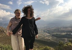 Dalia Mikoliūnaitė su kolege Karolina Žernyte