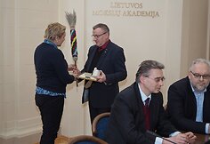 Apdovanoti lietuvių kalbos puoselėtojai