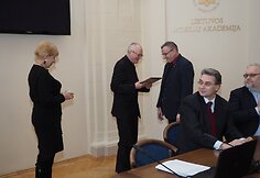 Apdovanoti lietuvių kalbos puoselėtojai