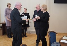 Apdovanoti lietuvių kalbos puoselėtojai