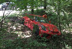 Antakalnyje, &Scaron;ilo g., nuo kelio nuskriejo nesuvaldytas &bdquo;Porsche&ldquo;, prie&scaron; tai atsitrenkęs į VW.