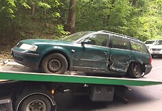 Antakalnyje, &Scaron;ilo g., nuo kelio nuskriejo nesuvaldytas &bdquo;Porsche&ldquo;, prie&scaron; tai atsitrenkęs į VW.