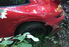 Antakalnyje, &Scaron;ilo g., nuo kelio nuskriejo nesuvaldytas &bdquo;Porsche&ldquo;, prie&scaron; tai atsitrenkęs į VW.