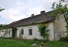 Vienas i&scaron; i&scaron;likusių namų