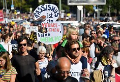 Dešimtys tūkstančių žmonių Berlyne dalyvavo demonstracijoje prieš rasizmą