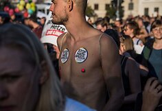 Dešimtys tūkstančių žmonių Berlyne dalyvavo demonstracijoje prieš rasizmą