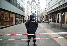 Vienos centre pa&scaron;auti du asmenys