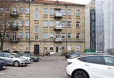 Užra&scaron;as ant namo Aludarių gatvėje