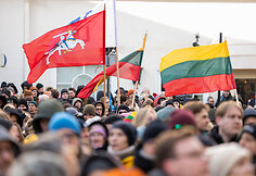 Vasario 16-osios minėjimas prie Lietuvos nepriklausomybės signatarų namų