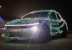 Šventiškai papuoštas automobilis