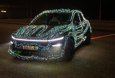 Šventiškai papuoštas automobilis