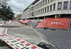 Stiprus vėjas Vilniuje varto daiktus