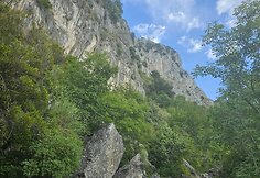 Kopiant prie Kristaus statulos