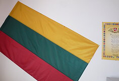 Lietuvos vėliava ir himnas, kabantis Lietuvių bendrijos namuose Ulan Udėje. 