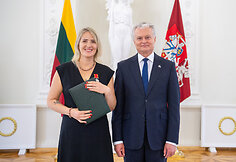 Ordino &bdquo;Už nuopelnus Lietuvai&ldquo; medaliu Eglė apdovanota už indėlį globojant gausų būrį vaikų.
