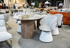 „Dehome space“ baldų išparduotuvė