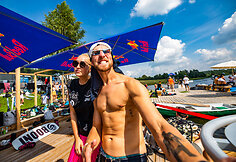 Akimirka iš „Red Bull Wake2el” vandenlenčių varžybų