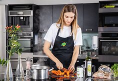 Pavyks i&scaron; pirmo karto: žinoma maisto tinklara&scaron;tininkė pasidalino aromatingos sriubos receptu