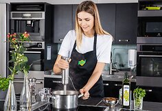 Pavyks i&scaron; pirmo karto: žinoma maisto tinklara&scaron;tininkė pasidalino aromatingos sriubos receptu