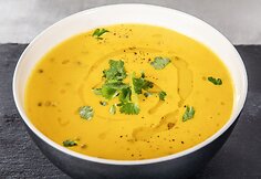 Pavyks i&scaron; pirmo karto: žinoma maisto tinklara&scaron;tininkė pasidalino aromatingos sriubos receptu