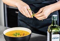 Pavyks i&scaron; pirmo karto: žinoma maisto tinklara&scaron;tininkė pasidalino aromatingos sriubos receptu