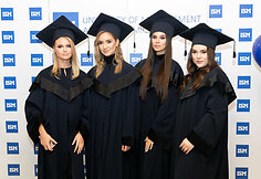Akimirka i&scaron; ISM studijų baigimo ceremonijos