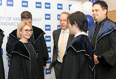 Akimirka i&scaron; ISM studijų baigimo ceremonijos