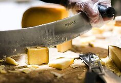 TOP 5 vyno ir sūrio deriniai Valentino dienai iš „Masters of Cheese“