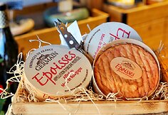 TOP 5 vyno ir sūrio deriniai Valentino dienai iš „Masters of Cheese“