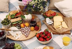 TOP 5 vyno ir sūrio deriniai Valentino dienai iš „Masters of Cheese“