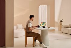 ASUS pristatė „Zenbook DUO“, pirmąjį pasaulyje 14 colių dviejų OLED ekranų nešiojamąjį kompiuterį