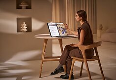 ASUS pristatė „Zenbook DUO“, pirmąjį pasaulyje 14 colių dviejų OLED ekranų nešiojamąjį kompiuterį
