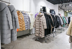 &bdquo;Outlet Park&ldquo; kviečia įsisupti į naujas striukes: tik ką atidarytoje &bdquo;Towmy&ldquo; parduotuvėje &ndash; italų dizaino gaminiai
