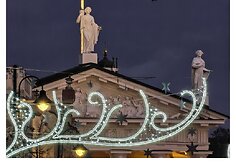 HONOR Magic8 Lite keičia vidutinės klasės i&scaron;maniųjų telefonų patirtį: auk&scaron;čiausio lygio patvarumas ir iki trijų dienų veikianti baterija