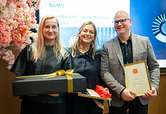 „Hansgrohe“ ir „Axor“ atstovas Lietuvoje Osvaldas Dailydžionis pasveikino architektes Laurą Jana-vičiūtę ir Tomą Bačiulytę, sukūrusias stilingiausiu išrinktą interjerą „Ellex Valiūnas“