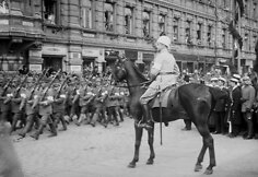 Generolas G. Manerheimas priima Baltųjų suomių kariuomenės pergalės paradą. 1918 m. 