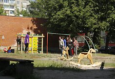 &Scaron;iuolaikinio cirko festivalis &bdquo;Cirkuliacija&ldquo; Kaune. Pasirodymas Partizanų g. 208 namo balkonams. 