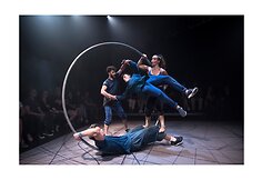 &Scaron;iuolaikinio cirko festivalis &bdquo;Cirkuliacija&ldquo; Kaune. Barely Methodical Troupe &bdquo;SHIFT&ldquo;