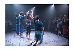 &Scaron;iuolaikinio cirko festivalis &bdquo;Cirkuliacija&ldquo; Kaune. Barely Methodical Troupe &bdquo;SHIFT&ldquo;