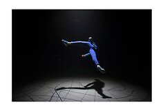 &Scaron;iuolaikinio cirko festivalis &bdquo;Cirkuliacija&ldquo; Kaune. Barely Methodical Troupe &bdquo;SHIFT&ldquo;