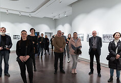 Pauliaus Lileikio fotografijų parodos &bdquo;Fotoamnestija 1988&ndash;1999&ldquo; atidarymas &Scaron;iaulių &bdquo;Au&scaron;ros&ldquo; muziejuje